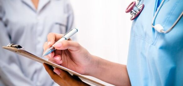 Дәрігер төменгі арқадағы ауырсынуды емдеуді ұсынады